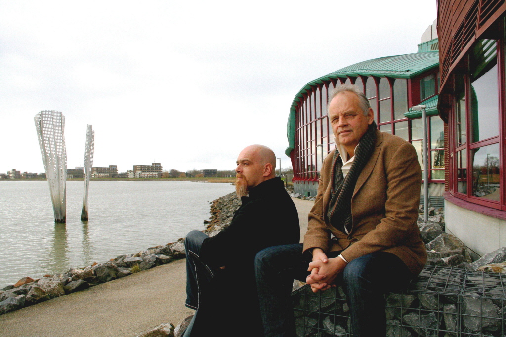 Frederik en Robert-Jan bij de Parkschouwburg. (Foto Eric Molenaar)